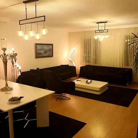 Luxury House דירה